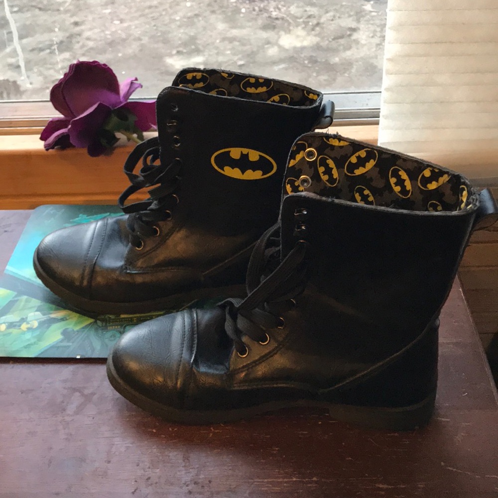 Batman Ladies combat boots. Sized 7